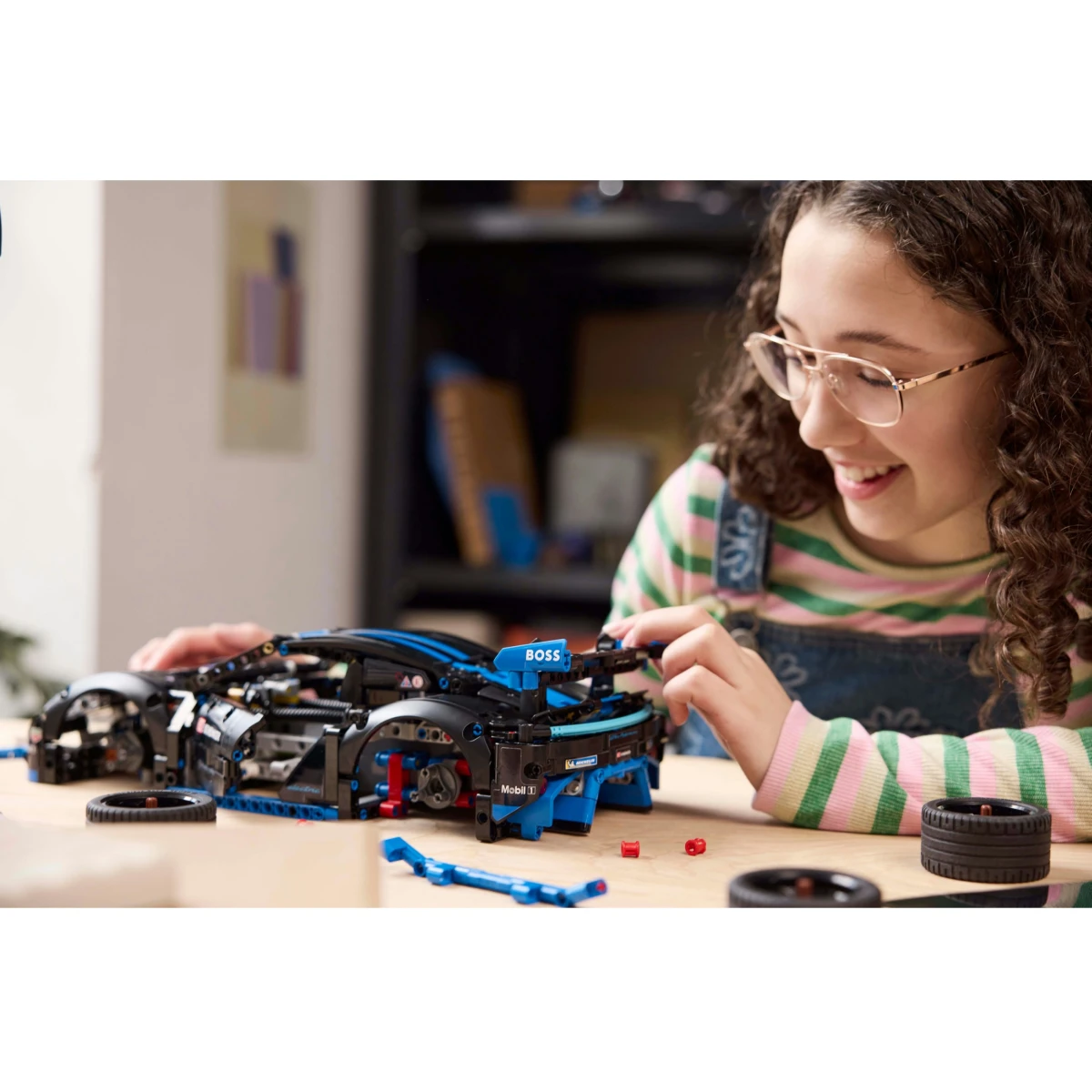 LEGO® Technic Porsche GT4 e-Performance Rennwagen 42176 LEGO® Technic Porsche GT4 e-Performance Rennwagen 42176