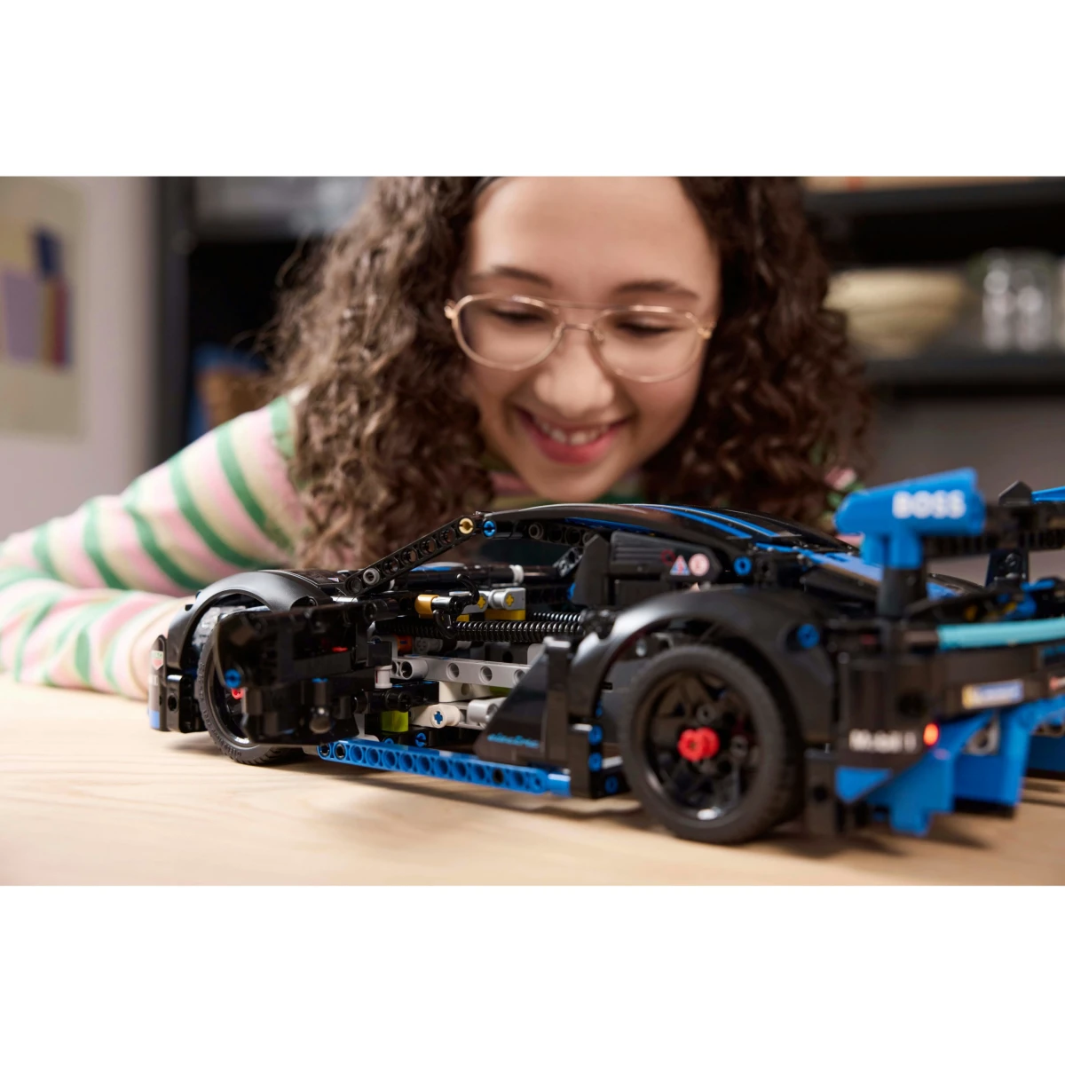 LEGO® Technic Porsche GT4 e-Performance Rennwagen 42176 LEGO® Technic Porsche GT4 e-Performance Rennwagen 42176