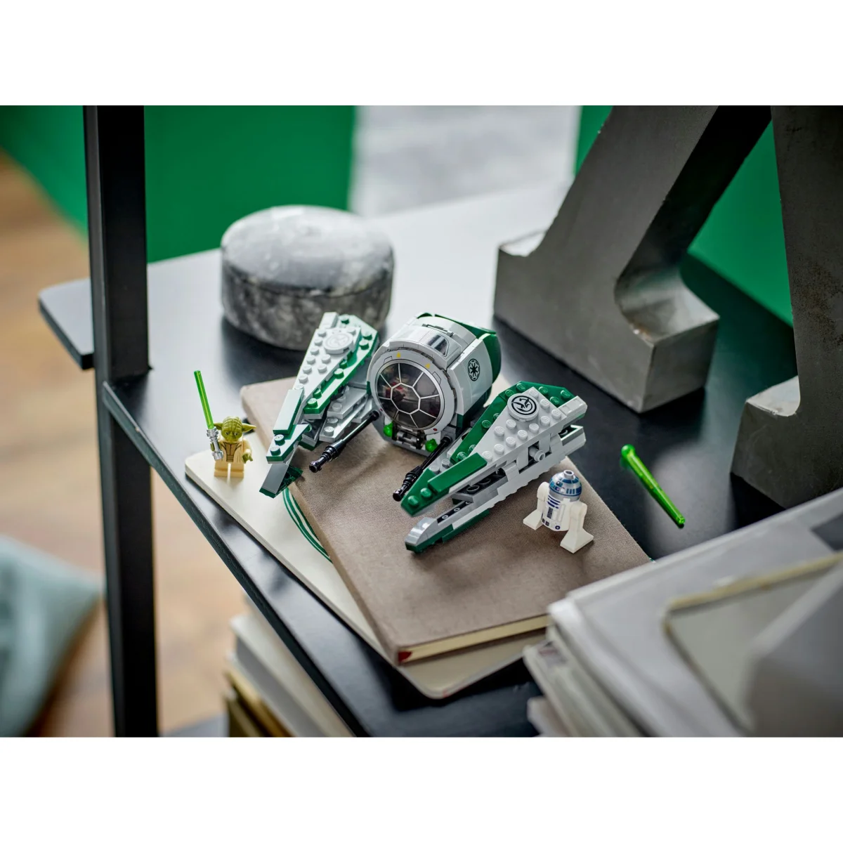 LEGO® Star Wars Yodas Jedi Starfighter 75360